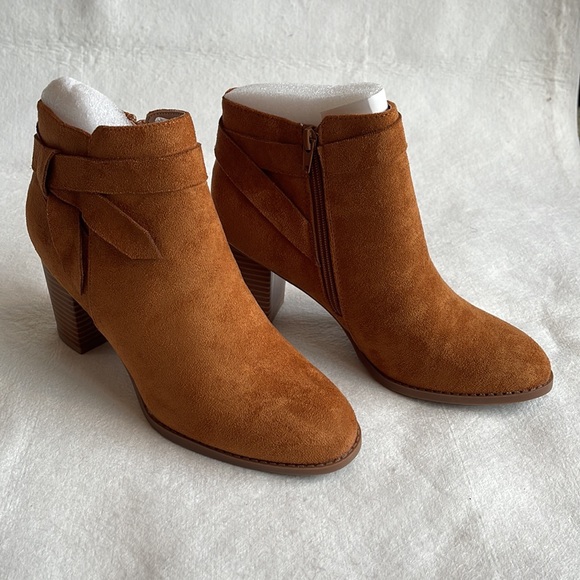 NWT PiePieBuy Tie Knot Chelsea Closed Toe Stacked Heel Booties - Picture 5 of 12